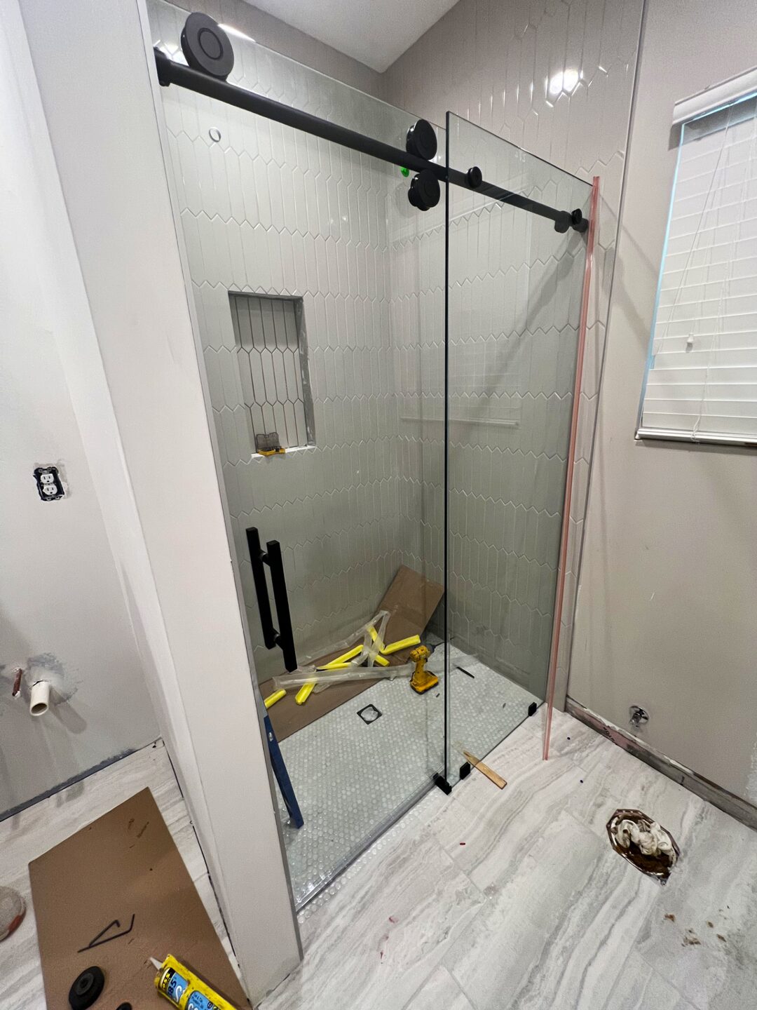 Rdbr Gunnin Showerinstall02