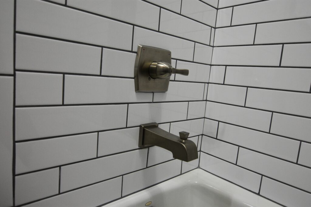 bathtub tile surround picture