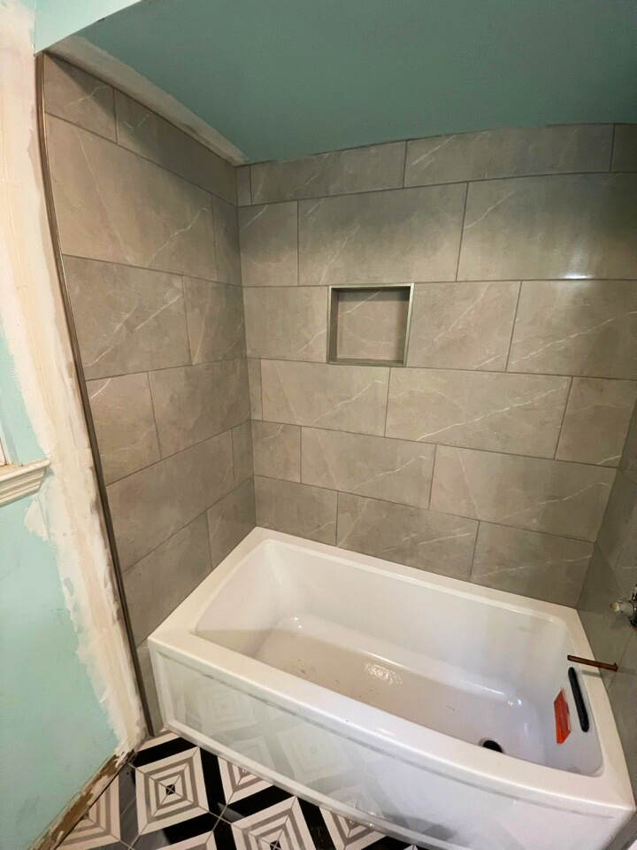 Branhamnew15 acrylic or fiberglass tub picture