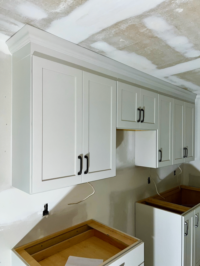 Danz115 crown molding on cupboards picture