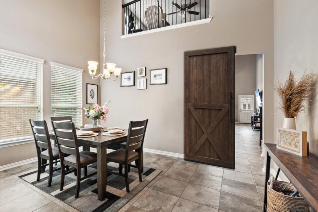 interior barn door picture